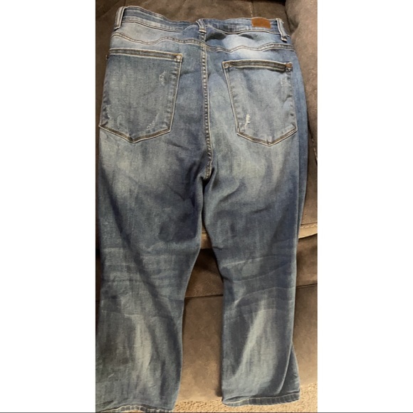 Distressed Capri Fit Judy Blue Jeans - Picture 2 of 2